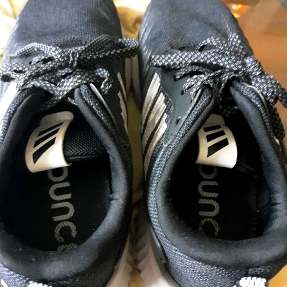 Adidas alpha bounce size 8